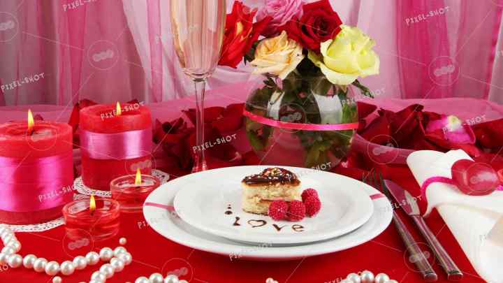 Як приготувати романтичну вечерю на День всіх закоханих