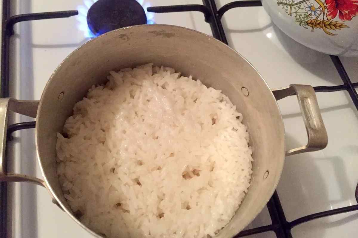 Як треба варити рис, щоб він не розварився