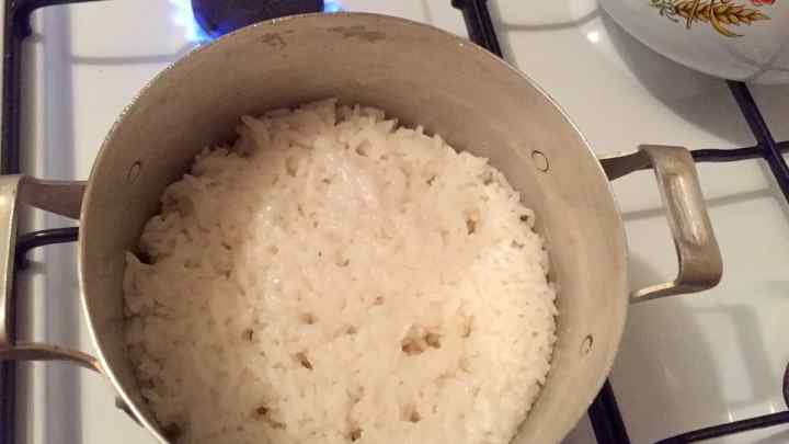 Як треба варити рис, щоб він не розварився
