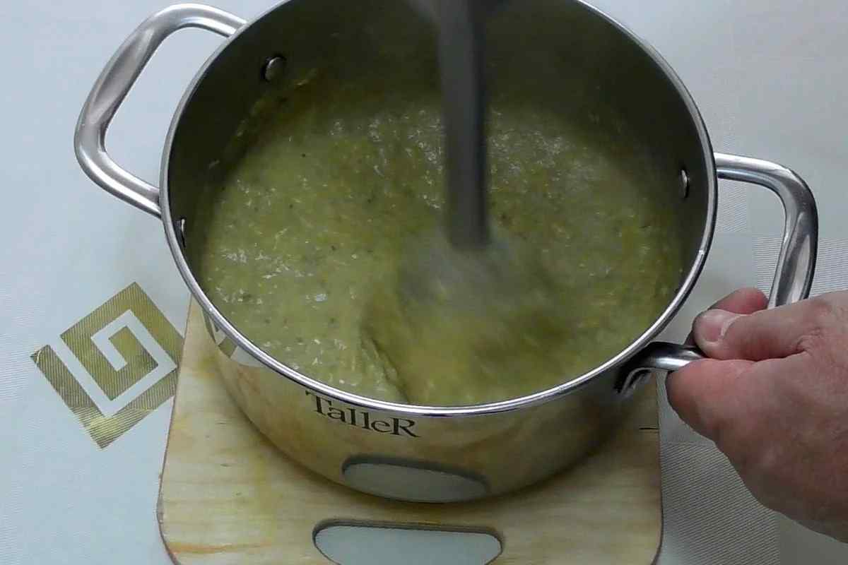Розділення та підготовка качки для супу