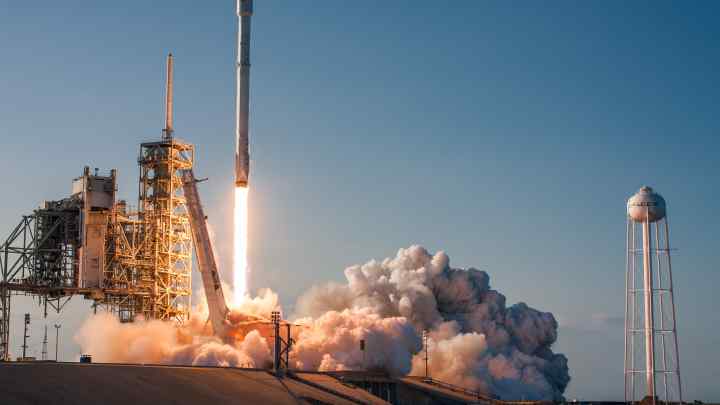 Приватний Космос: хто і навіщо витрачає гроші на особисті ракети і космічні човники
