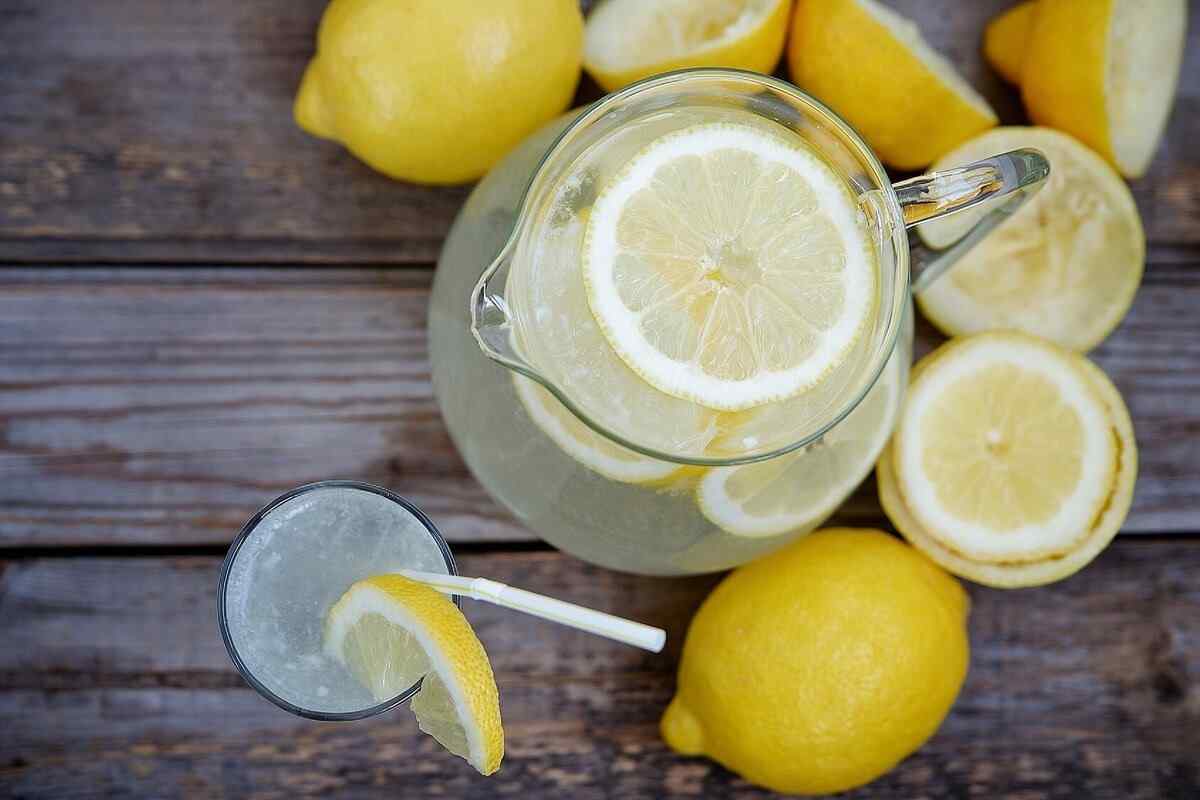 Як зробити з лимона лимонад