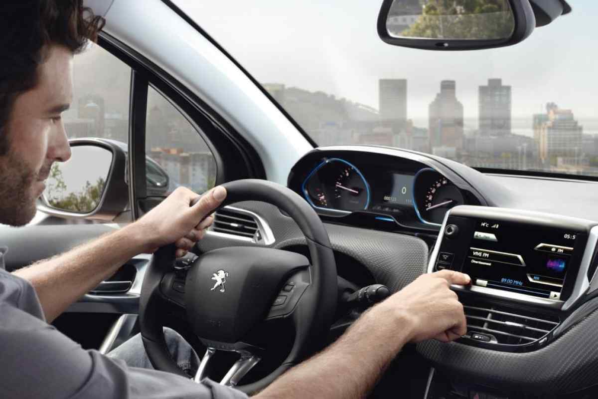 5 кнопок в автомобілі, які слід використовувати з підвищеною обережністю