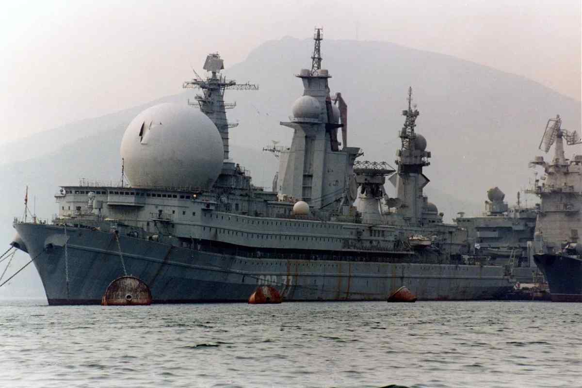 Чому найбільший в СРСР розвідувальний корабель "Урал" з верфі відправили на металобрухт