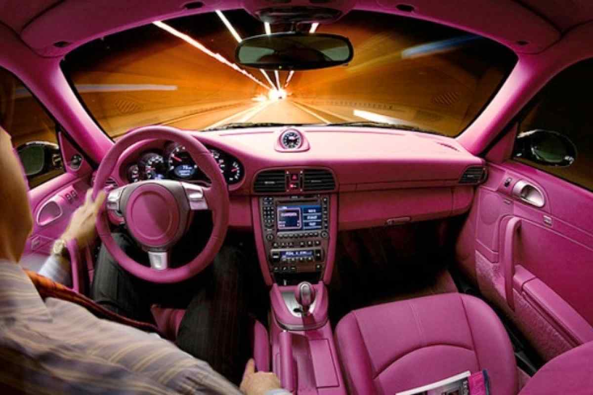Детские машинки салон. Розовый салон на Порше 911. Порше с розовым салоном. Салон машины. Красивый салон автомобиля розовый.