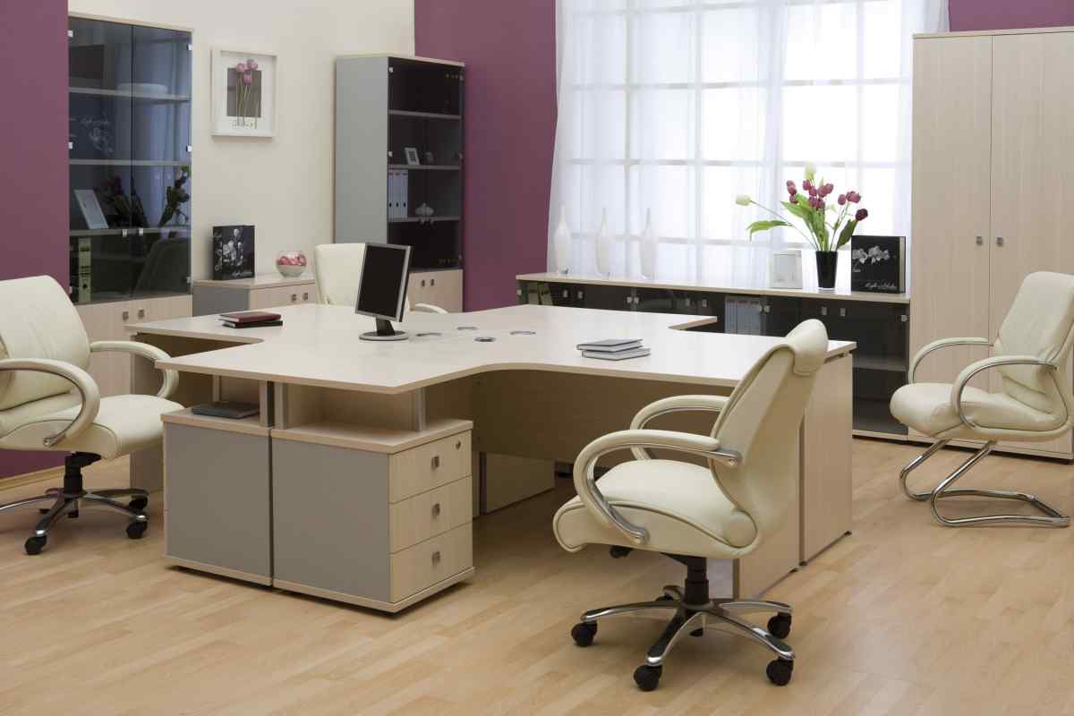 Як вибрати офісні меблі