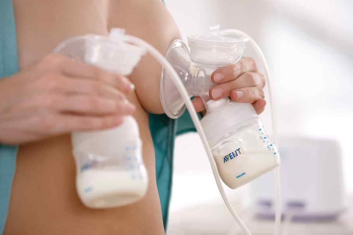 Як правильно сцежувати молоко