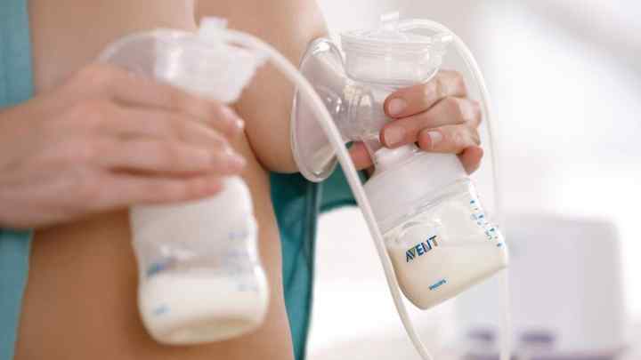Як правильно сцежувати молоко