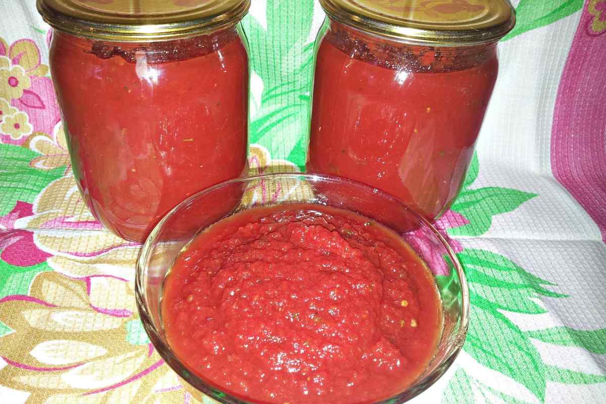 Як приготувати томатну пасту на зиму швидко і просто
