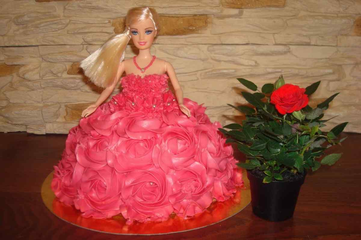 Як зробити торт з лялькою Барбі