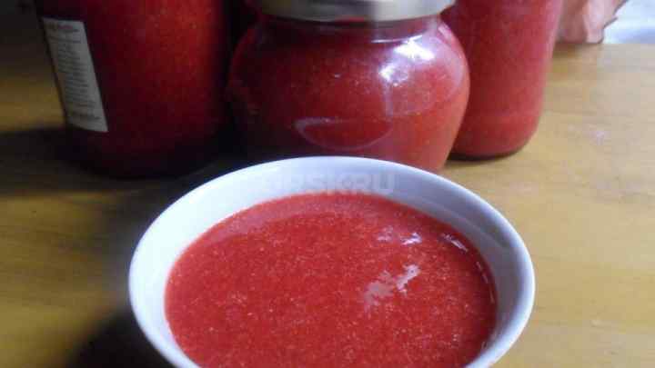 Як приготувати і зберегти протерту полуницю з цукром без варіння
