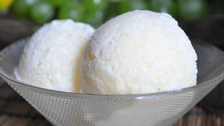 Як приготувати молочне ванільне морозиво?