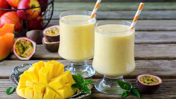 Освіжаючий молочний коктейль з манго