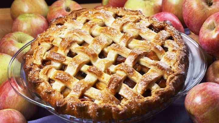 Пиріг з кислими яблуками