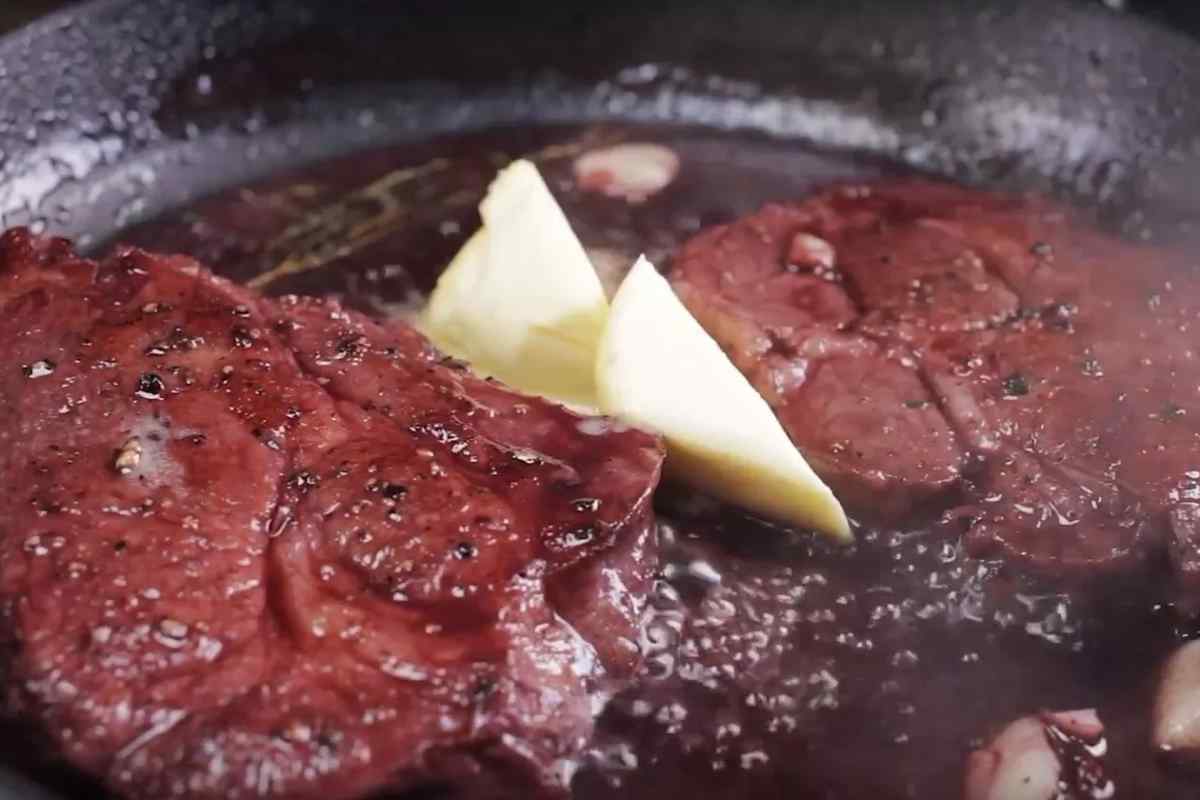Як приготувати яловичину по-бугрундськи в червоному винному соусі
