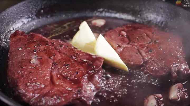 Як приготувати яловичину по-бугрундськи в червоному винному соусі
