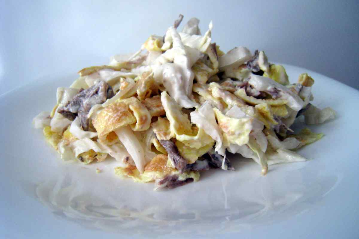 Як зробити салат з яловичою печінкою і білою квасіллю