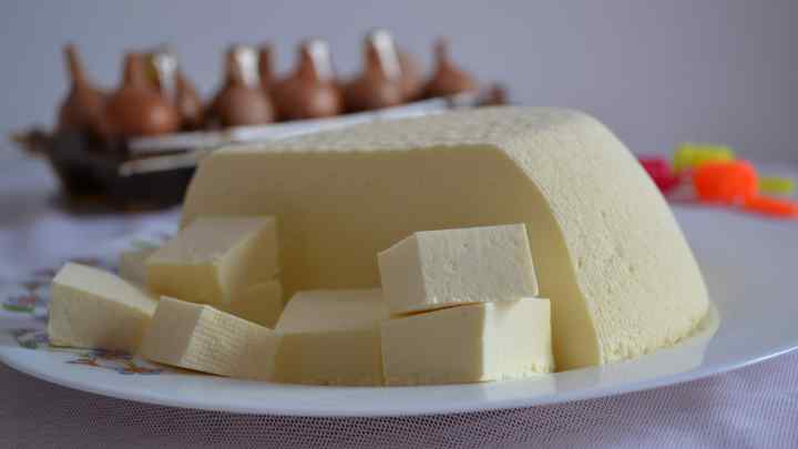 Як зробити смачний домашній сир?