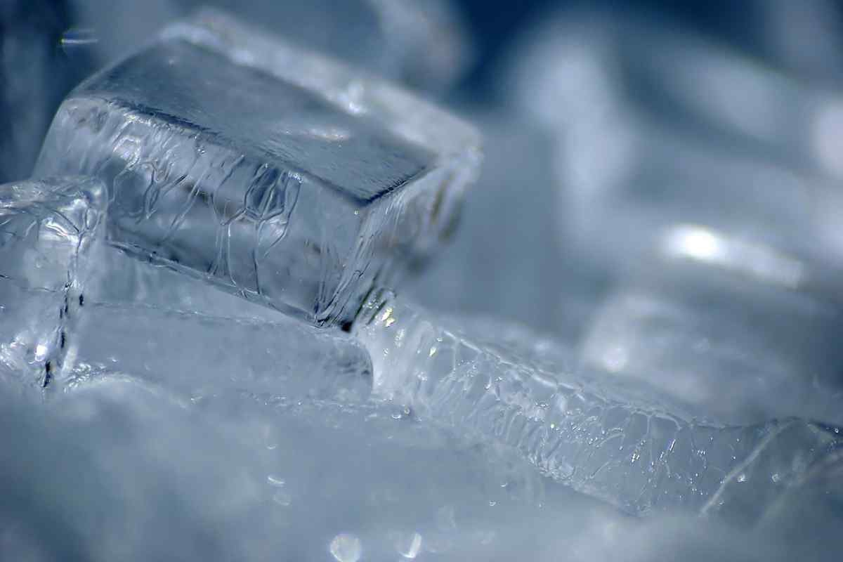 Як швидко заморозити воду