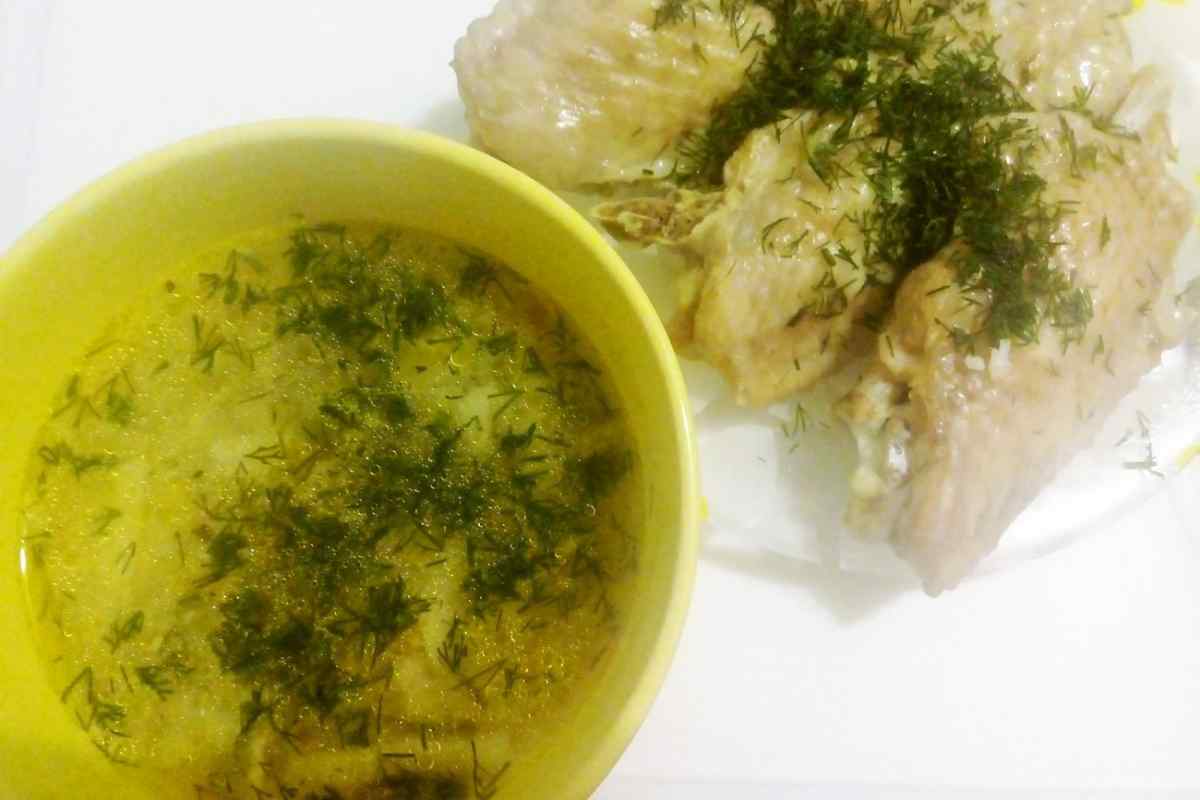 Ароматний суп з курячими крильцями