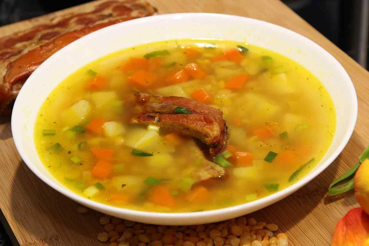 Як приготувати суп з турецького гороху з корейкою