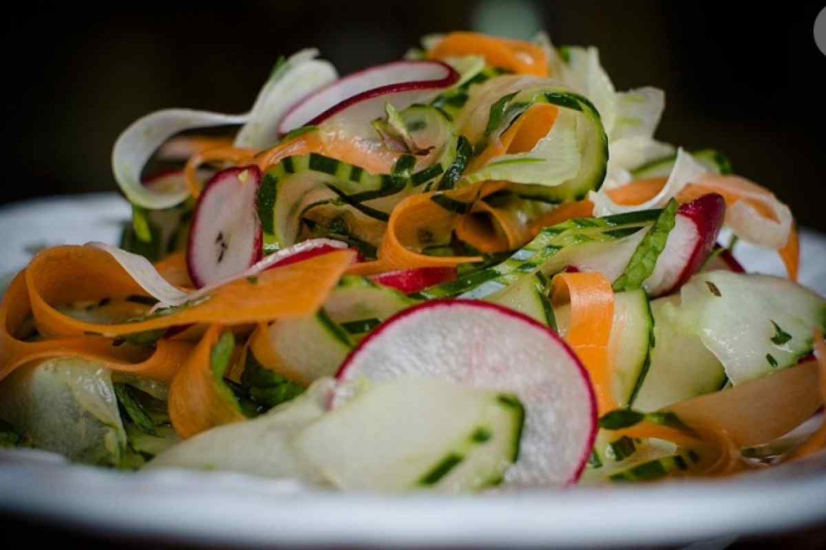 Салат із зеленої редьки з морквою: корисні салати