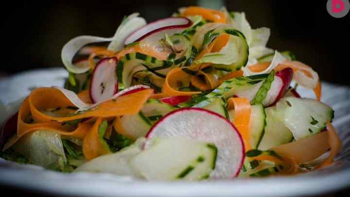 Салат із зеленої редьки з морквою: корисні салати