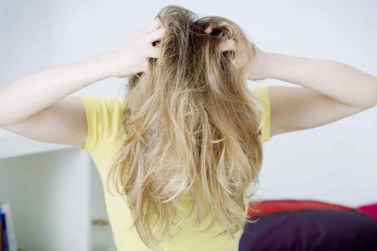 Як прибрати волосся на спині