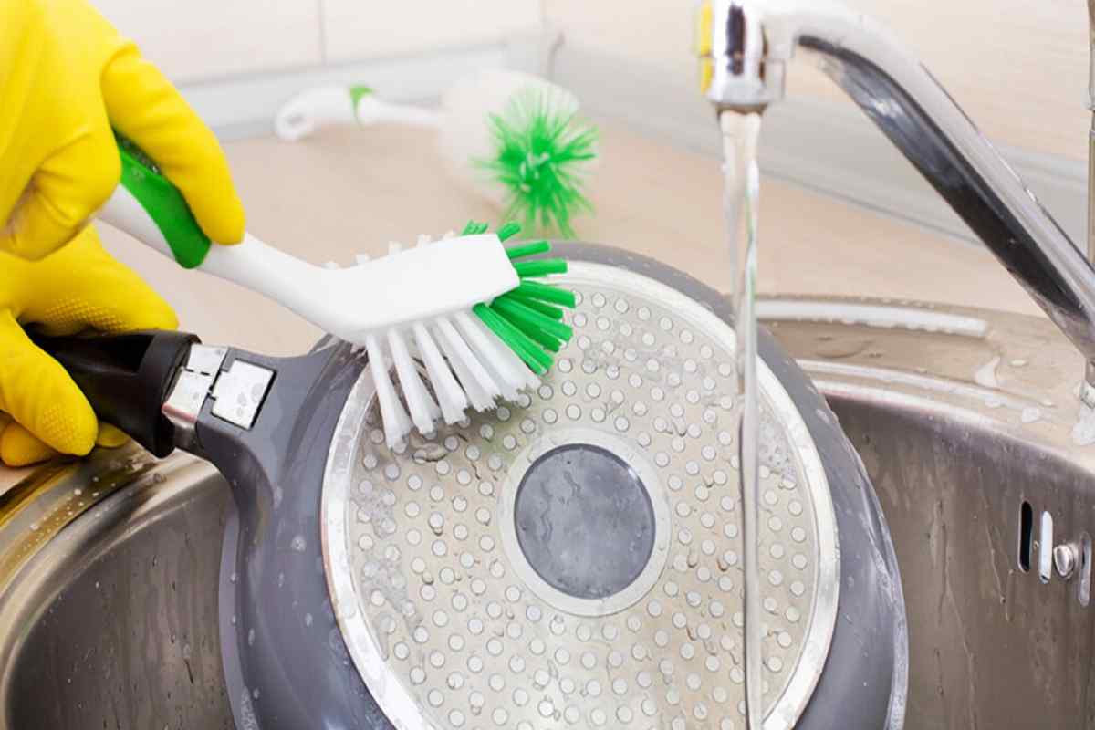 Як очистити квартиру святою водою