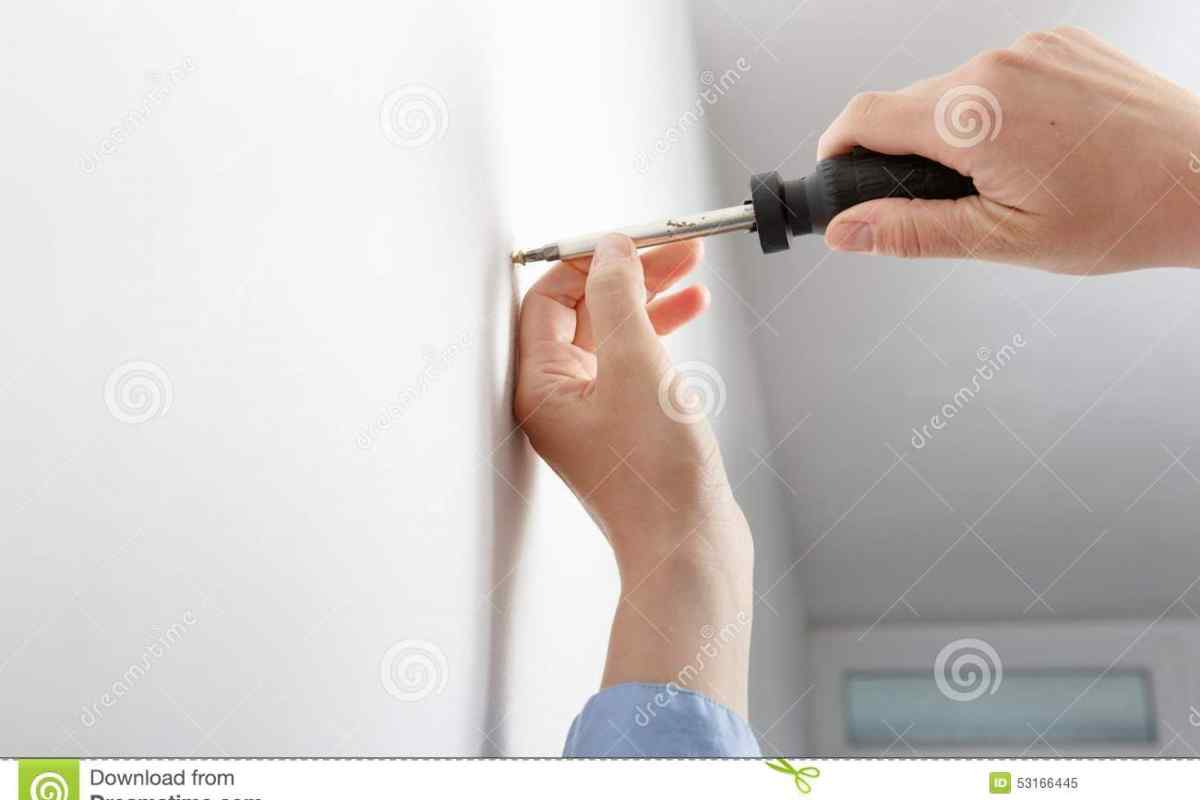 Як прикріпити картину до стіни без цвяхів
