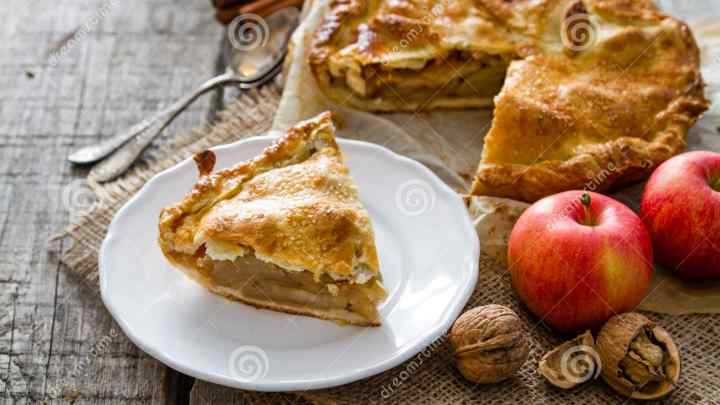 Сільський яблучний пиріг