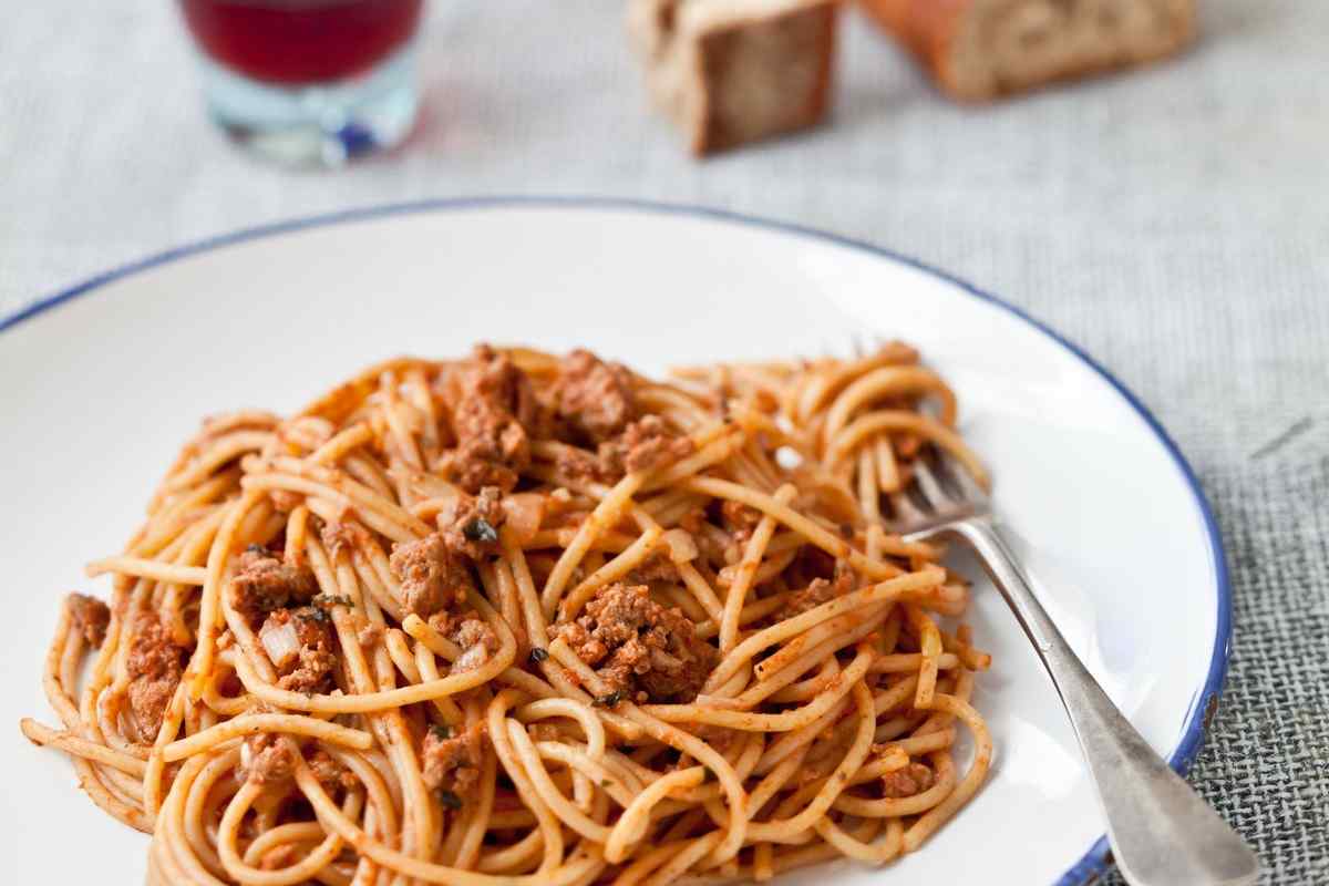 Спагетті з морквяною пастою