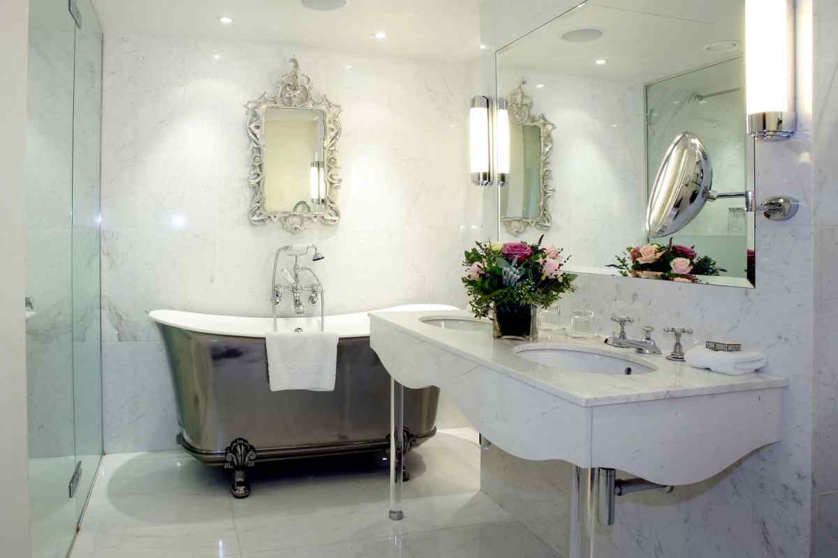 Дзеркальна плитка - прекрасна прикраса для ванної кімнати