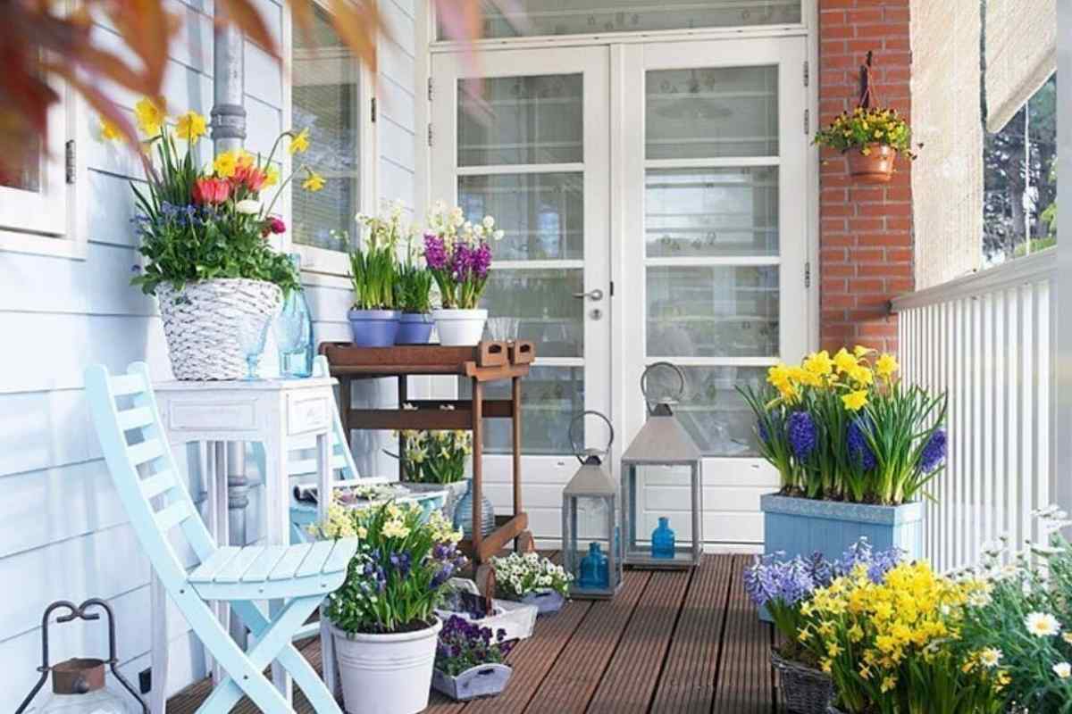 Як прикрасити балкон до літа