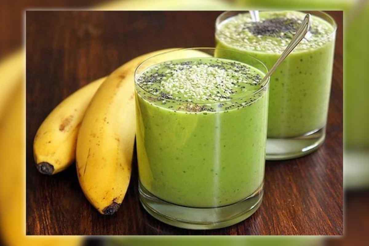 Зелений коктейль з пшеницею, бананом і огірком