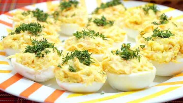 Як приготувати фаршировані яйця: 10 найсмачніших начинок