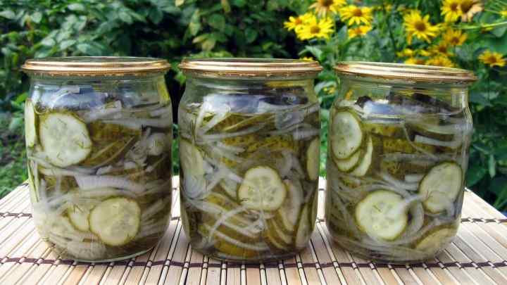 Як приготувати Ніжинський салат з огірків на зиму