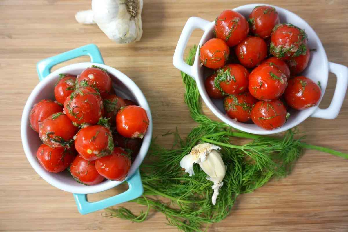Фарширований помідори з маринованою бринзою