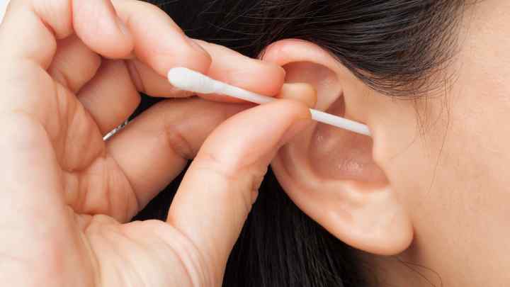 Як тій-тер 'єру чистити вуха