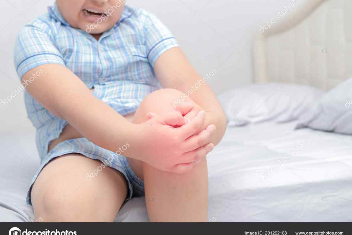 Чому болить нога у дитини