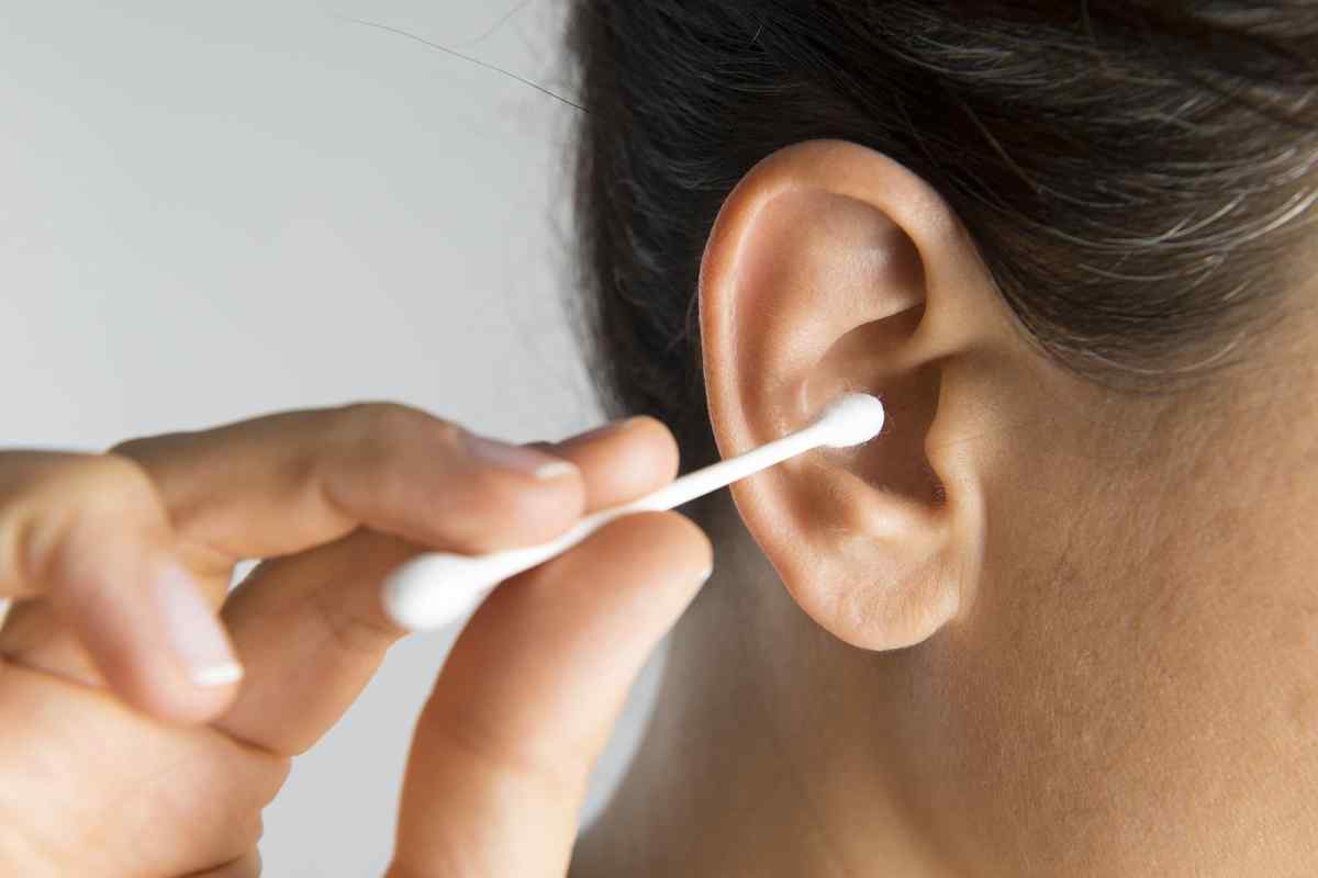 Чи можна чистити вуха перекисом водню дітям