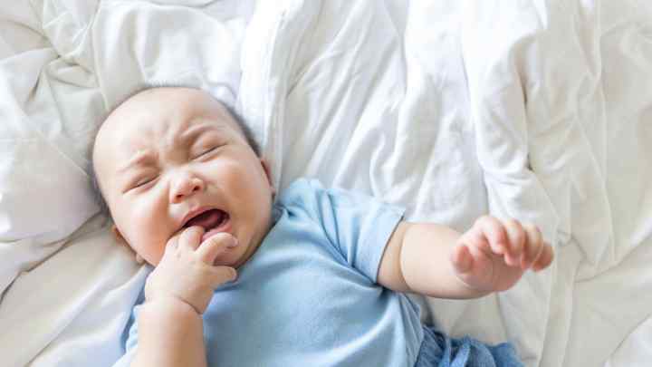 Що робити, якщо у немовляти болить живіт