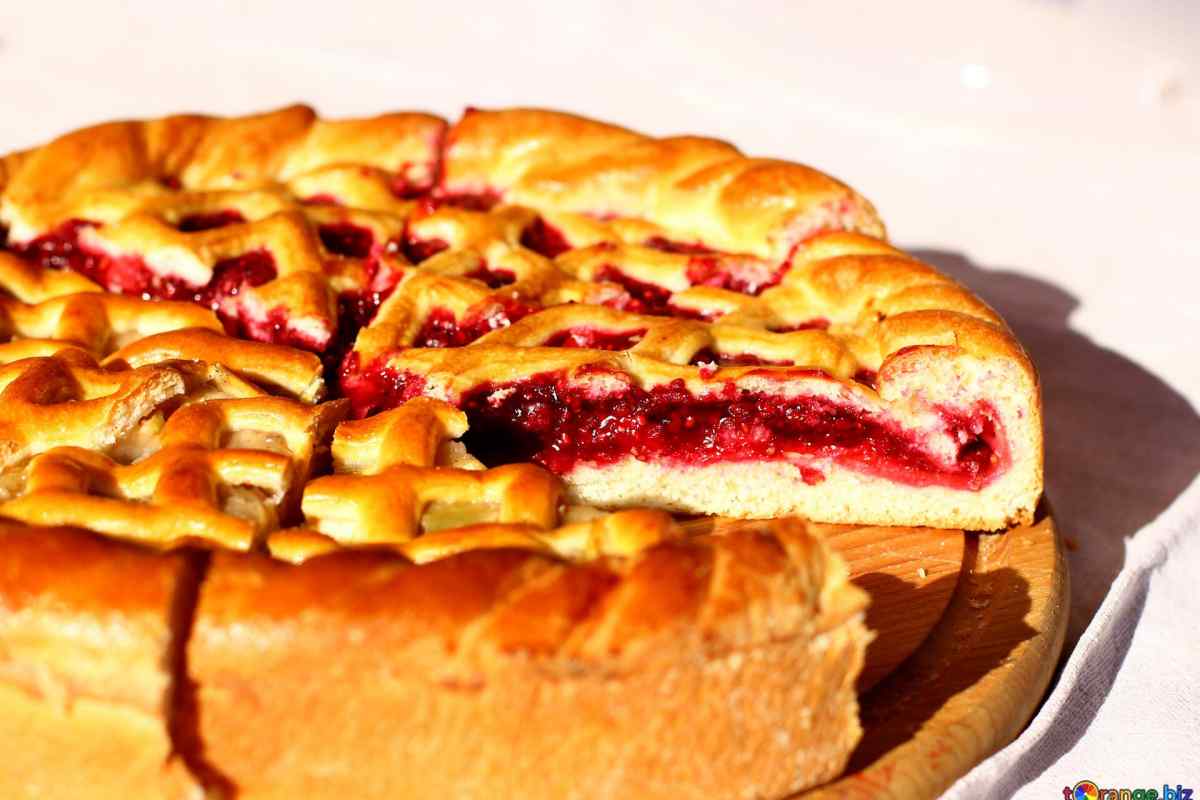 Як спекти швидкий пиріг з ягодами