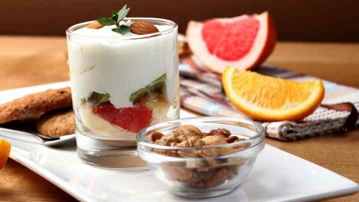 Грецький йогурт на сніданок: 10 здорових страв