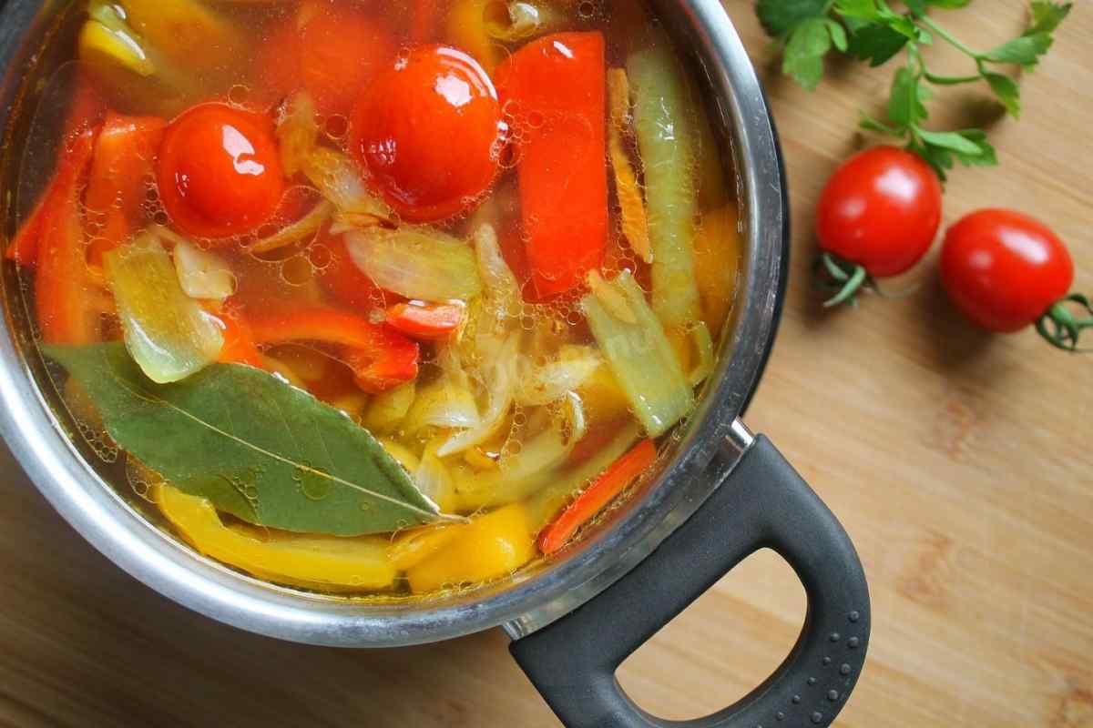 Як приготувати суп з ковбасою і болгарським перцем