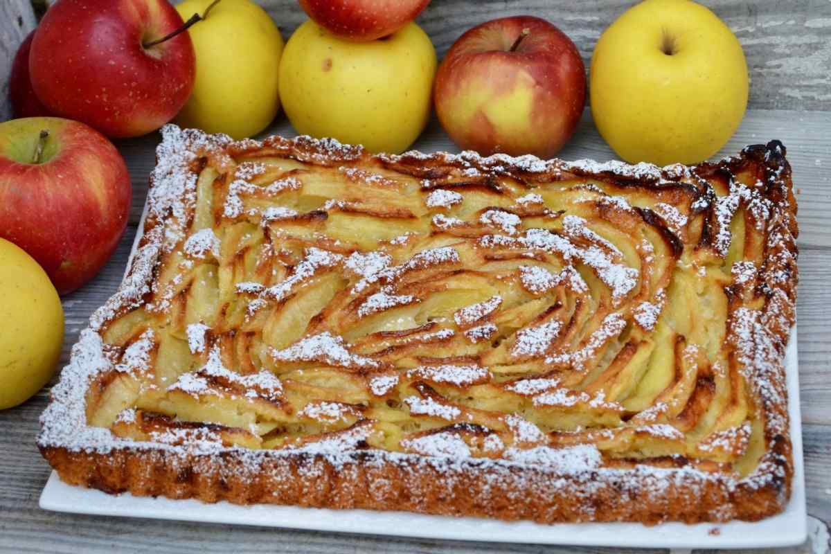 Як спекти пиріг-пряник з яблуками