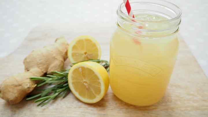 Як приготувати лимонний напій з медом