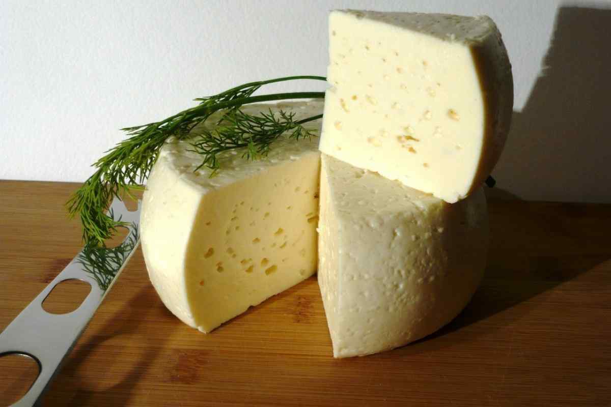Як приготувати смачний сир у домашніх умовах