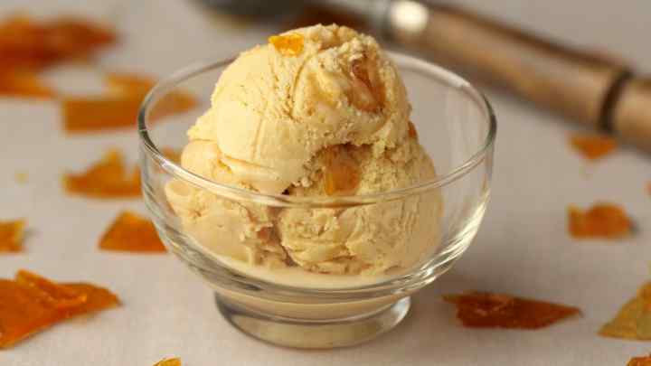 Як приготувати вершкове морозиво з солоною карамеллю?