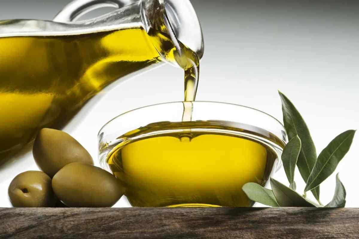 Оливкова олія від розтяжок: ефективність, правила використання
